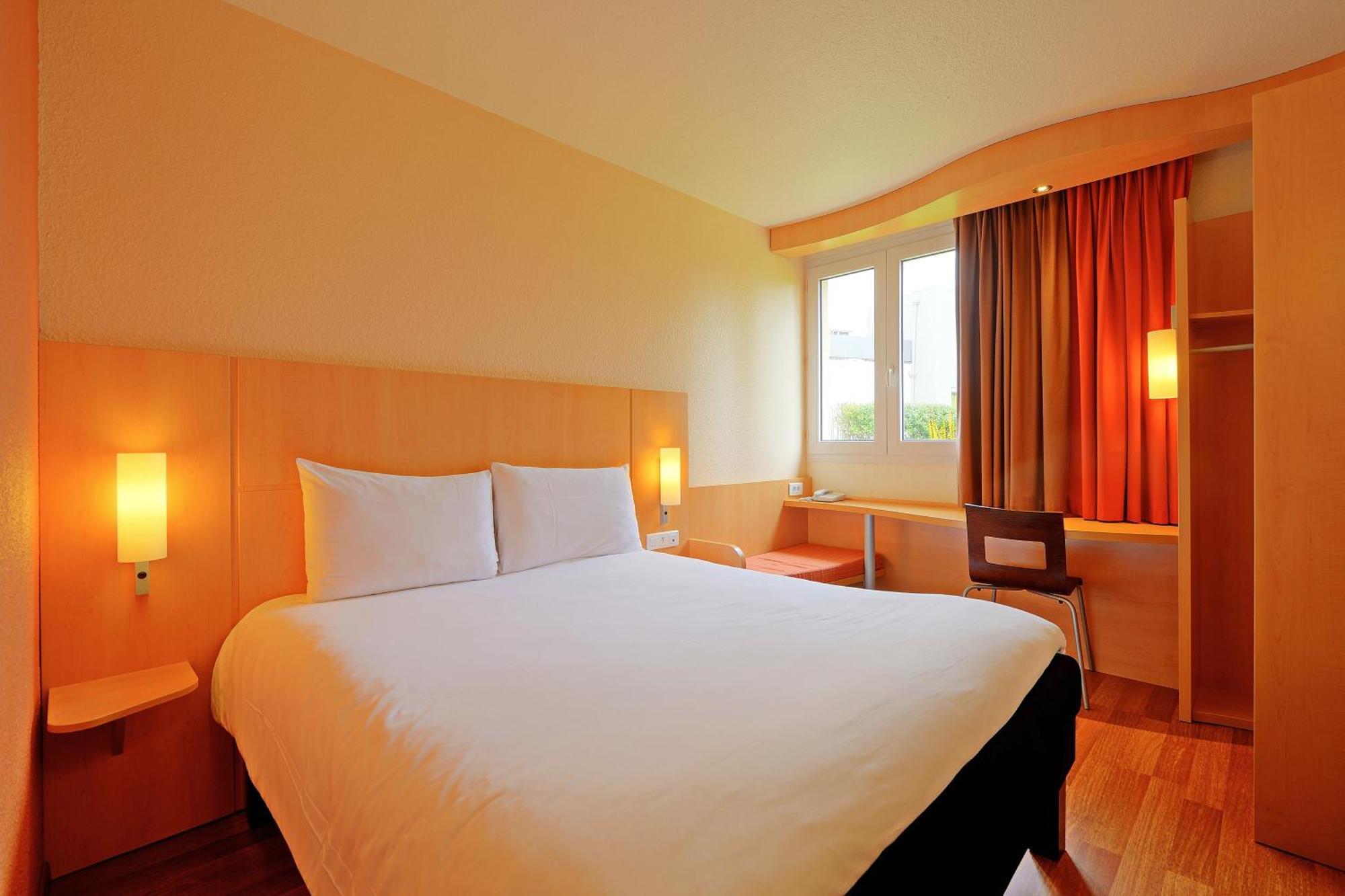 Готель Ibis Poitiers Beaulieu Номер фото