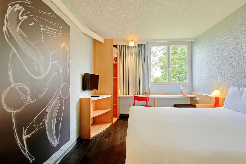 Готель Ibis Poitiers Beaulieu Номер фото